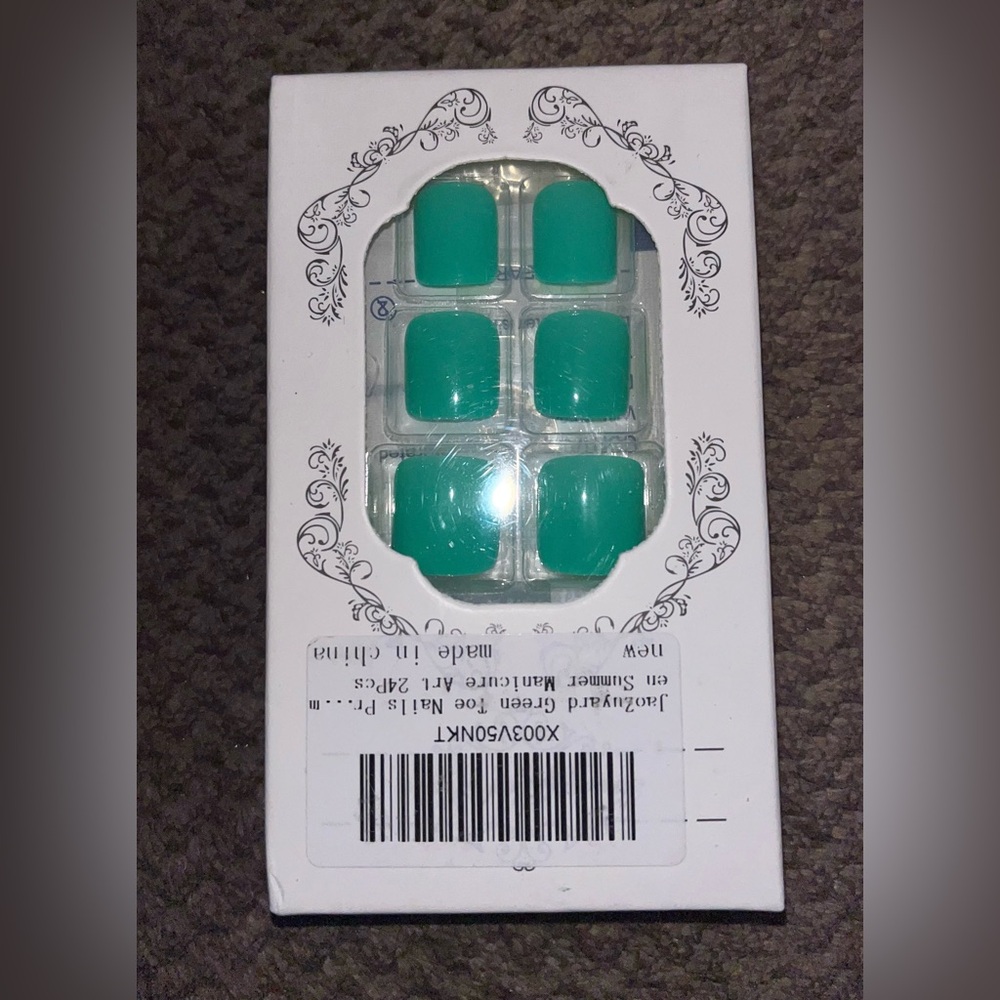 NIB Fake Green Toe Nails
